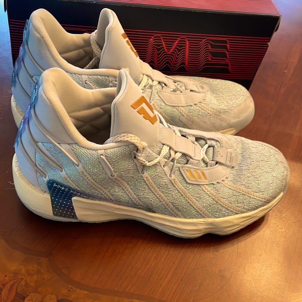 Dame 7 Basketball shoes